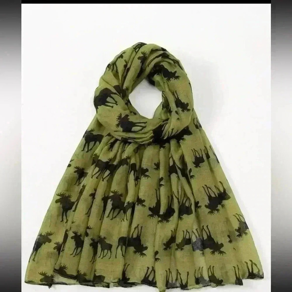 Oblong green moose scarf ! Large for wrapping.‎ This is a unisex beauty ! NWOT - Picture 1 of 6